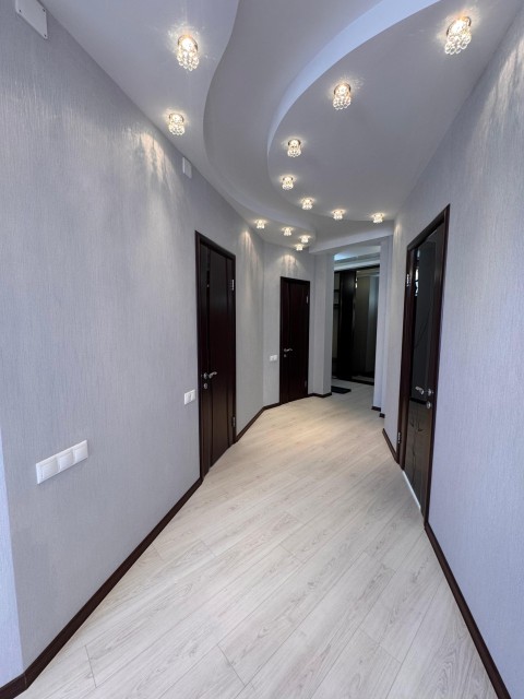 3 комн., 102 м², Блочный, Крытый рынок 3