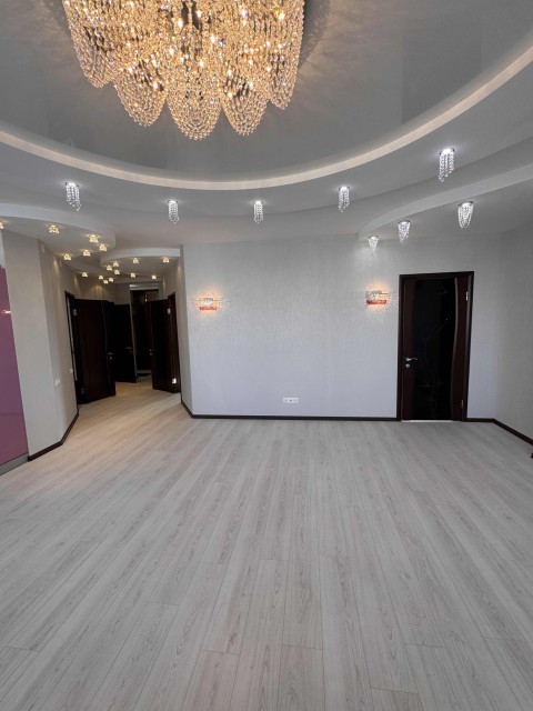 3 комн., 102 м², Блочный, Крытый рынок