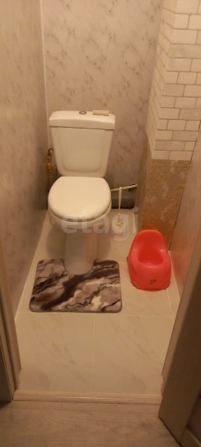 2 комн., 57 м², Дерев. б/у, Кирзавод 19