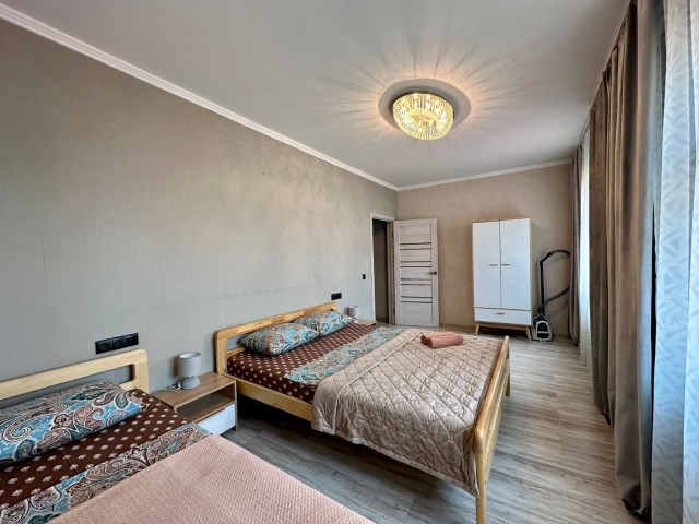 3 комн., 77 м², Монолитно-каркасный, Центр - район пл. Орджоникидзе 14