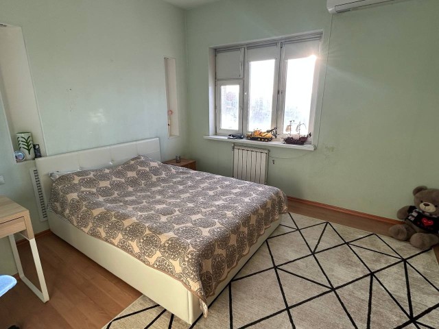 2 комн., 69 м², Монолитно-каркасный, Центр - район пл. Орджоникидзе 9