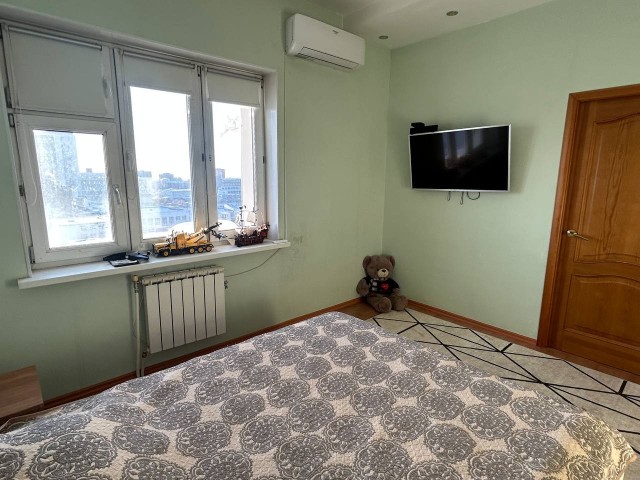 2 комн., 69 м², Монолитно-каркасный, Центр - район пл. Орджоникидзе 7