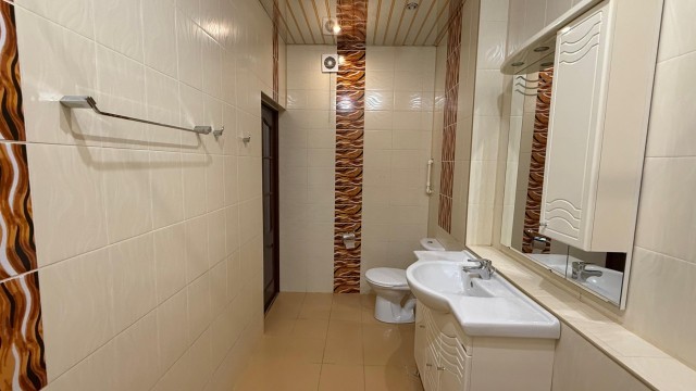 3 комн., 93 м², Инд. планировка, Сахацирк 14