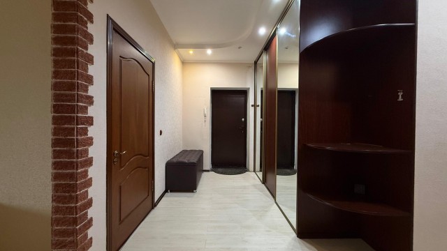 3 комн., 93 м², Инд. планировка, Сахацирк 13