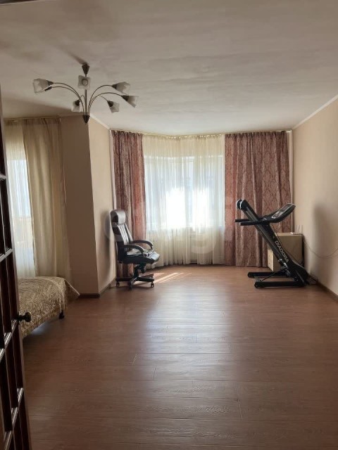 4 комн., 129 м², Монолитно-каркасный, Центр - район пл. Ленина 7