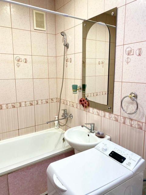 1 комн., 47 м², Инд. планировка, Сахацирк 9