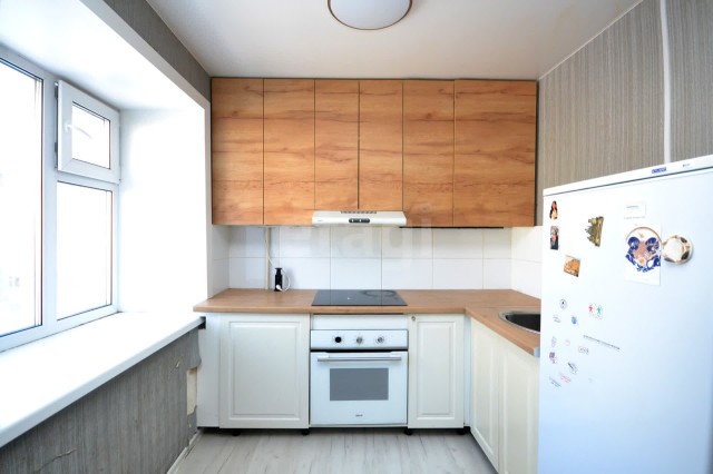 3 комн., 54 м², Хрущевка, Площадь Победы 2