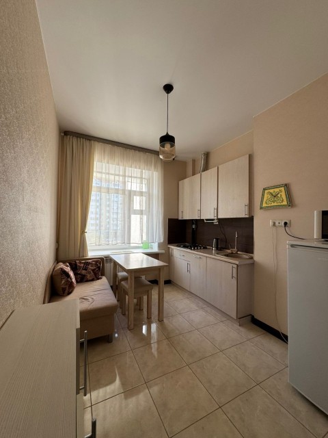 2 комн., 63 м², Сталинка, Центр - район пл. Дружбы