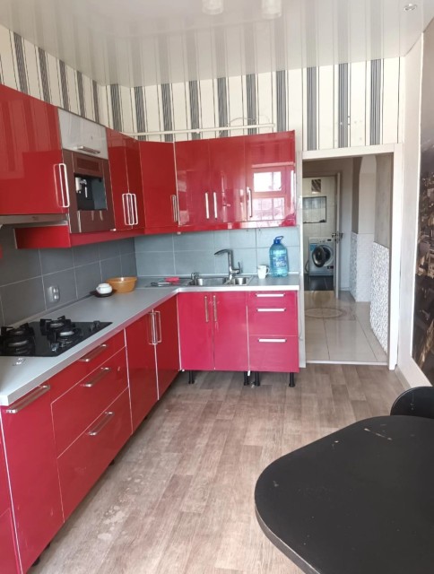 2 комн., 63 м², Блочный, Площадь Победы 2