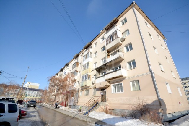 3 комн., 54 м², Хрущевка, Площадь Победы 18