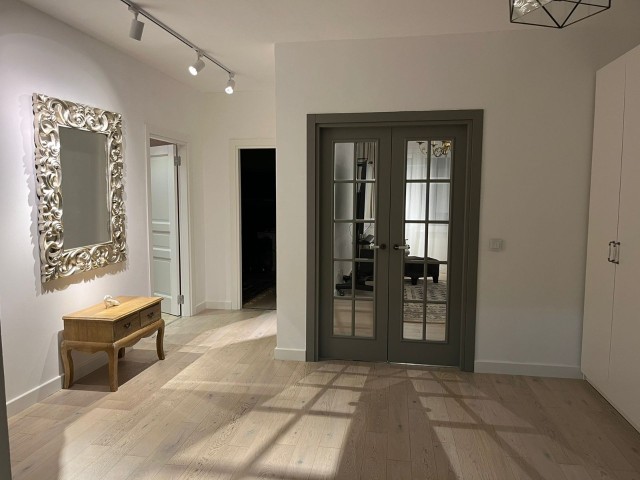 4 комн., 180 м², Монолитно-каркасный 4