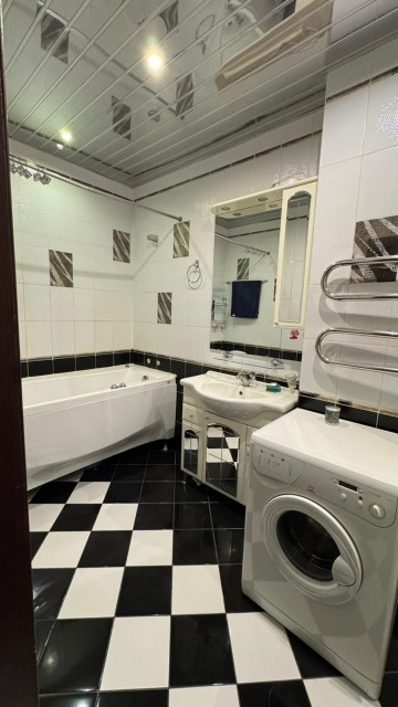 3 комн., 95 м², Блочный, ТЦ "Олонхо" 11