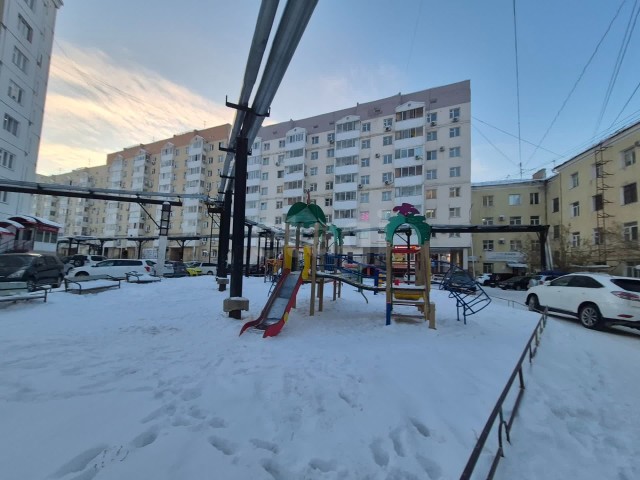 3 комн., 70 м², Сталинка, Центр - район пл. Дружбы