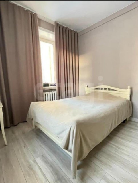 3 комн., 70 м², Сталинка, Центр - район пл. Дружбы 4