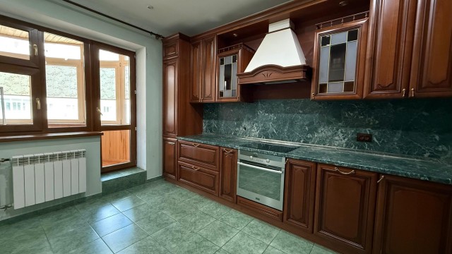 3 комн., 93 м², Инд. планировка, Сахацирк 9