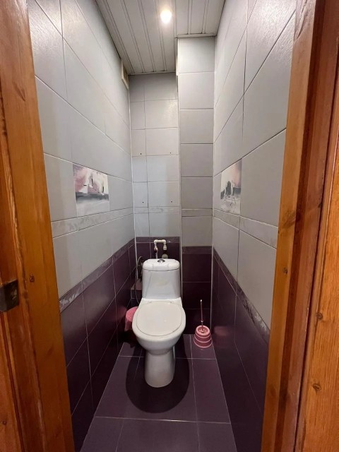 2 комн., 58 м², Блочный, Областная больница, рынок "Манньыаттаах" 8