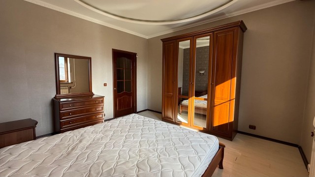 3 комн., 93 м², Инд. планировка, Сахацирк 3