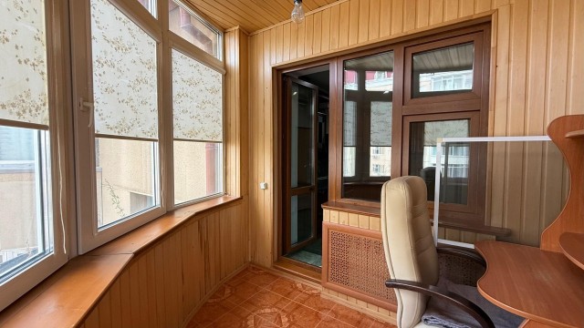 3 комн., 93 м², Инд. планировка, Сахацирк 18