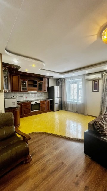 3 комн., 88 м², Блочный, Центр - район пл. Ленина