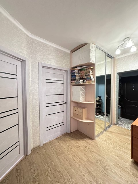 3 комн., Монолитно-каркасный, Центр - район пл. Дружбы 8