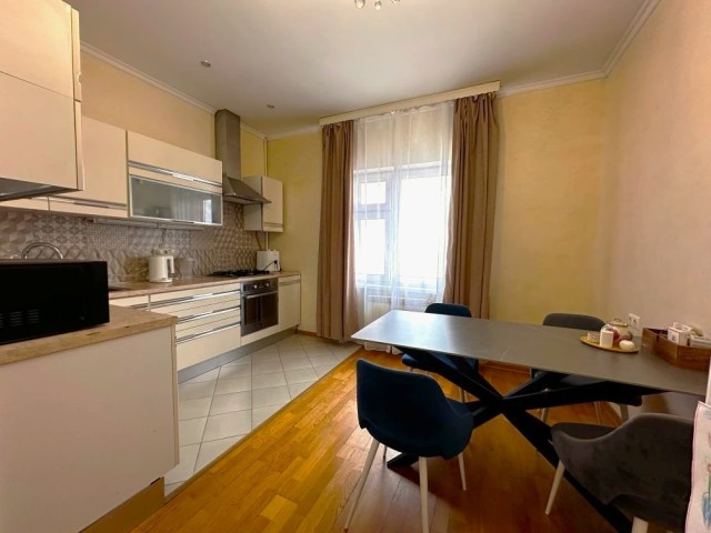 3 комн., 89 м², Монолитно-каркасный, Центр - район пл. Орджоникидзе 5