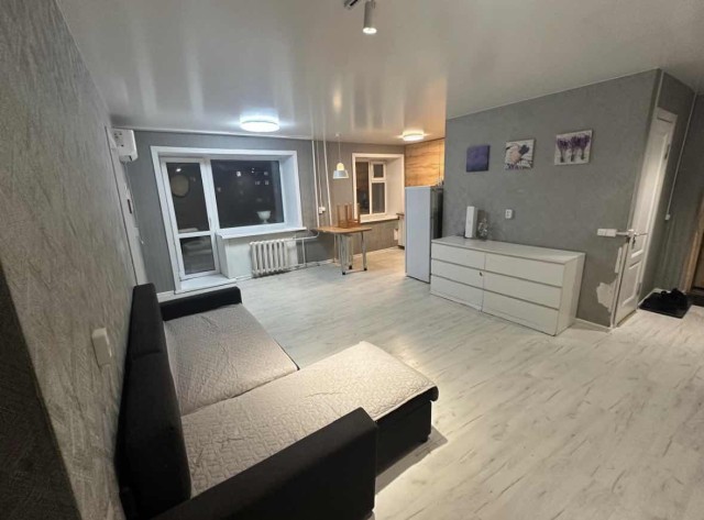 3 комн., 54 м², Блочный, Площадь Победы