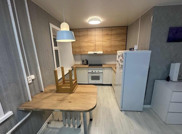 3 комн., 54 м², Блочный, Площадь Победы 3