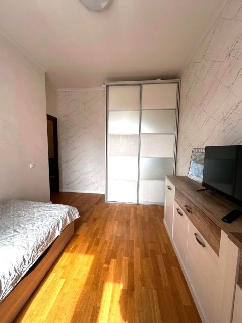 3 комн., 89 м², Монолитно-каркасный, Центр - район пл. Орджоникидзе 3