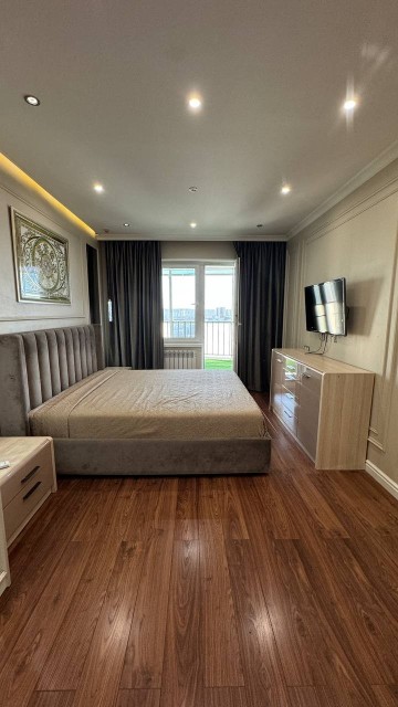 4 комн., Блочный, 203 мкрн. 10