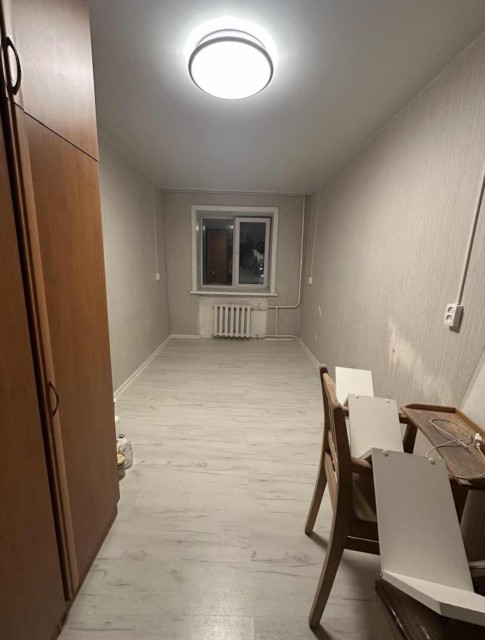 3 комн., 54 м², Блочный, Площадь Победы 4