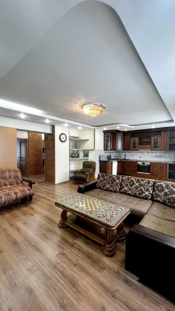 3 комн., 88 м², Блочный, Центр - район пл. Ленина 4