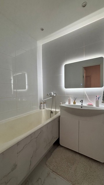 4 комн., 71 м², КПД, Центр - район пл. Орджоникидзе 4