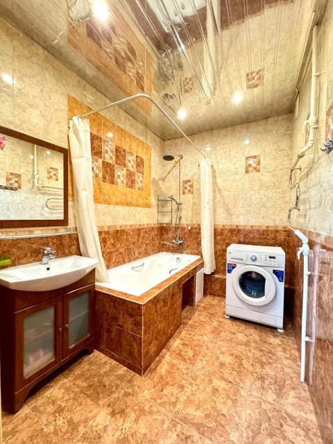 3 комн., Монолитно-каркасный, Сахацирк 9