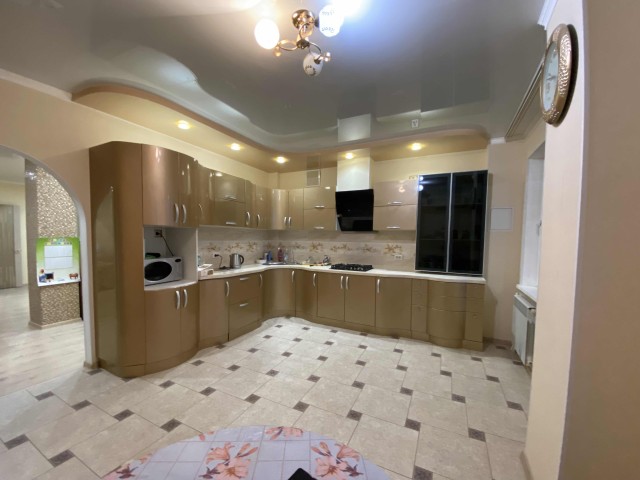 4 комн., 130 м², Монолитно-каркасный, 31 школа 2