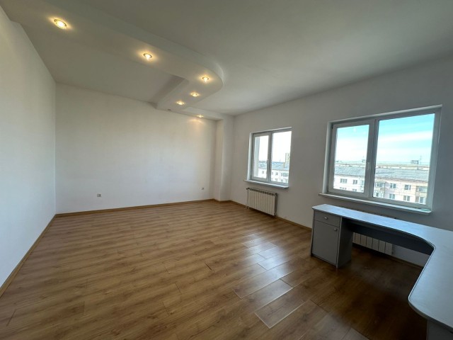 Больше 4 комн., Инд. планировка, Дом быта 9