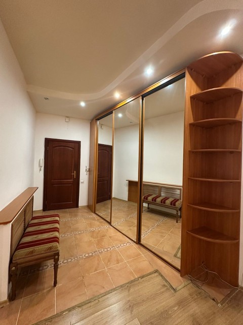 Больше 4 комн., Инд. планировка, Дом быта 6