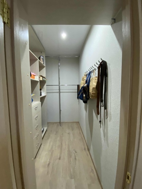 4 комн., 130 м², Монолитно-каркасный, 31 школа 11