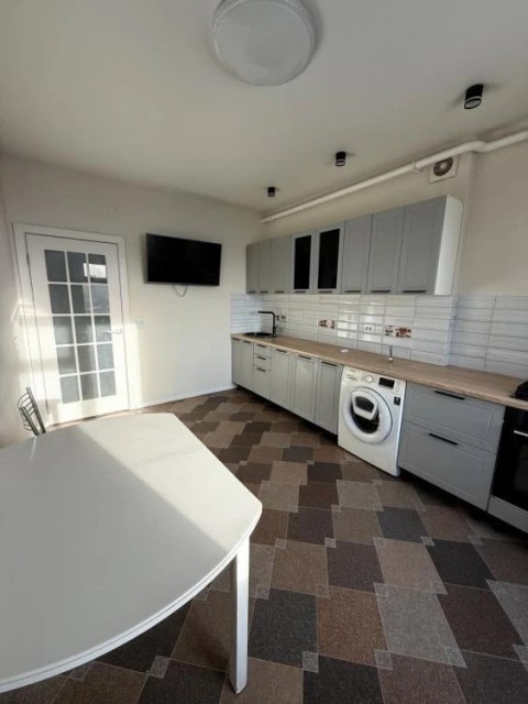 2 комн., 65 м², Блочный, 16 квартал