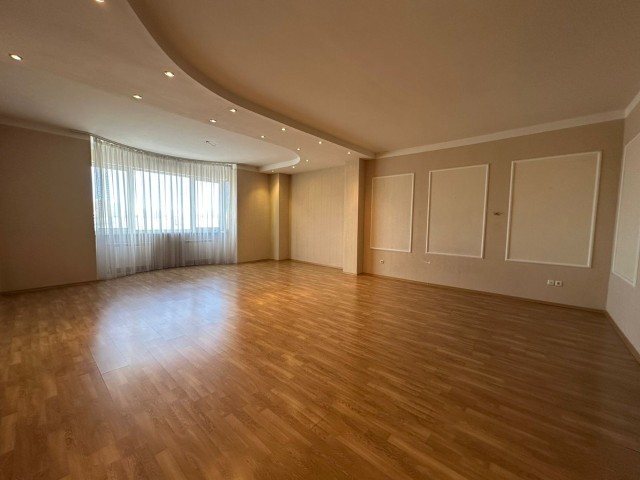 Больше 4 комн., Инд. планировка, Дом быта 3