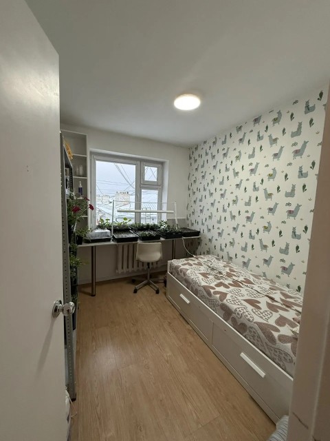 4 комн., КПД, Центр - район пл. Орджоникидзе 4