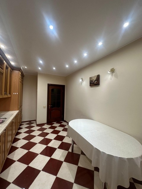 2 комн., 90 м², Монолитно-каркасный, Дом быта 3