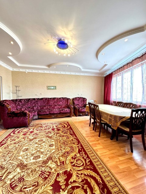 3 комн., Монолитно-каркасный, Сахацирк 5