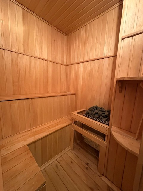 Больше 4 комн., Инд. планировка, Дом быта 15