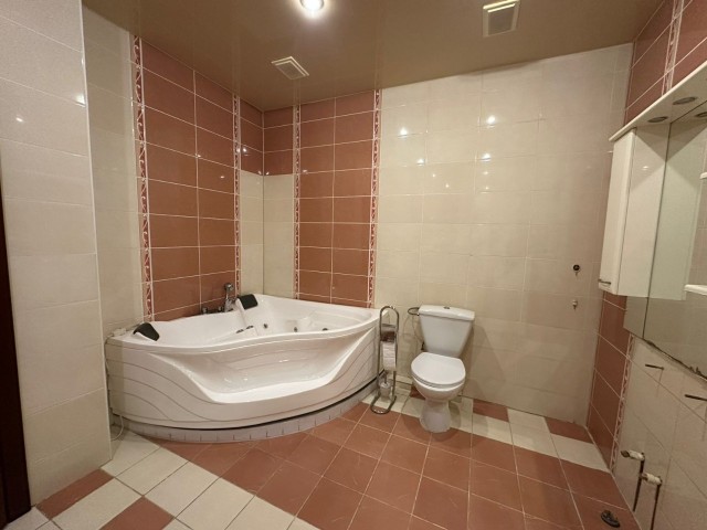 Больше 4 комн., Инд. планировка, Дом быта 16