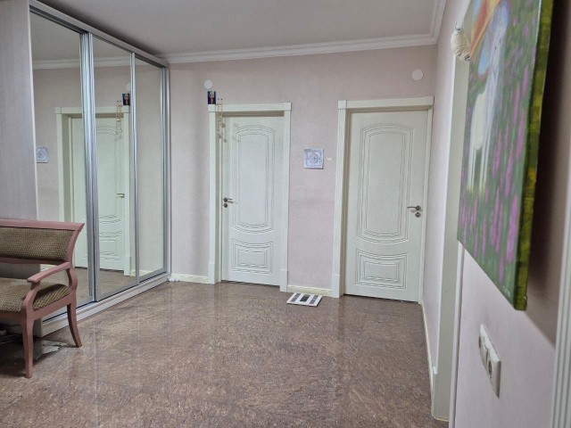 3 комн., Монолитно-каркасный, 203 мкрн. 2