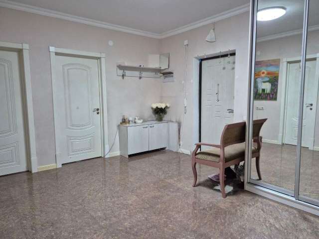 3 комн., Монолитно-каркасный, 203 мкрн. 5