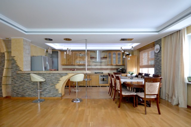 3 комн., 105 м², Монолитно-каркасный, 203 мкрн. 5