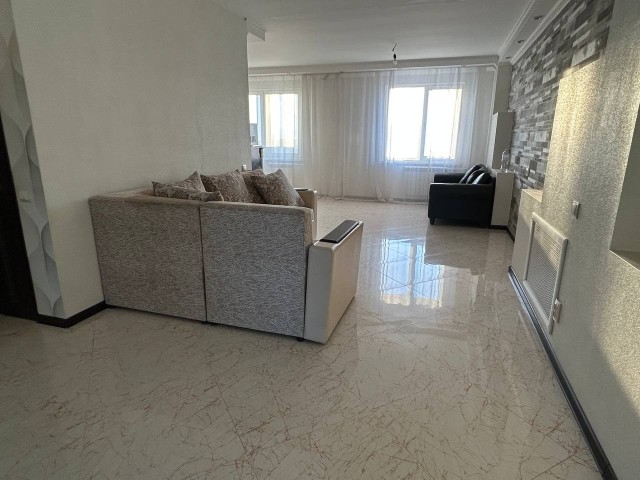 2 комн., 68 м², Монолитно-каркасный, Площадь Победы 7