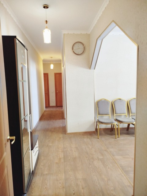 3 комн., 79 м², Сталинка, Центр - район пл. Орджоникидзе 5