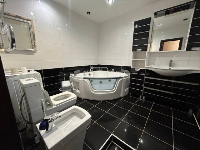 2 комн., 68 м², Монолитно-каркасный, Площадь Победы 13